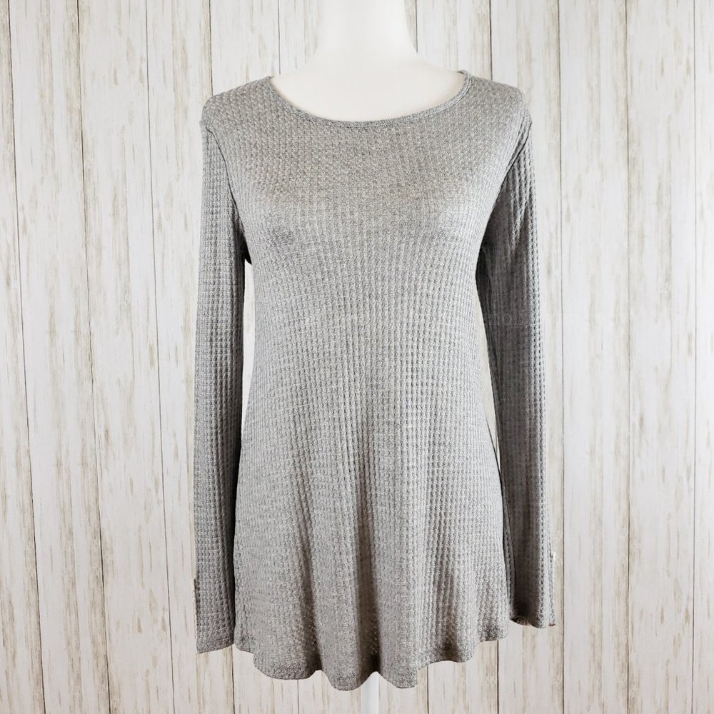{Maisoli} Long Sleeve Solid Top with Button Detail